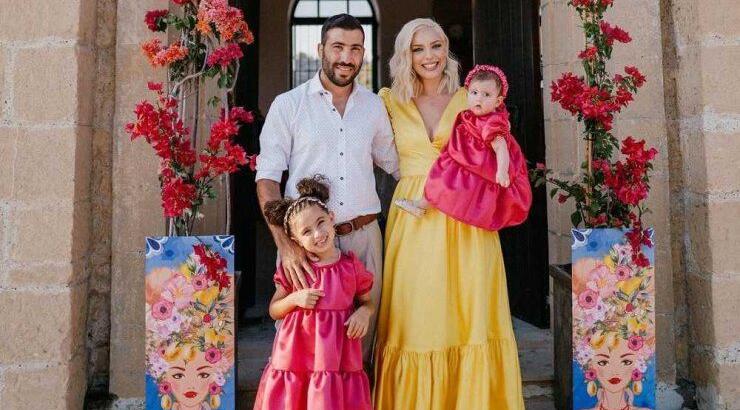 Άντρη Καραντώνη – Νεοκλής Σκουρουμούνης: Βάφτισαν την κόρη τους, Στυλιανή! 