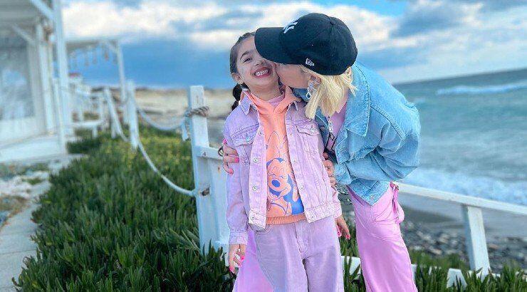 Άντρη Καραντώνη: Η κόρη της Αργυρώ χόρεψε τσιφτετέλι σε ταβέρνα και οι θαμώνες κατενθουσιάστηκαν! [βίντεο] 