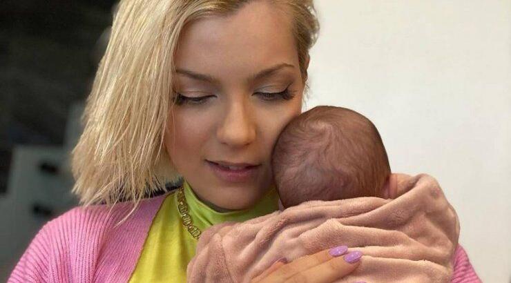 Άντρη Καραντώνη: Αποκάλυψε πως αποκαλούν τη νεογέννητη κόρη της! [εικόνα]