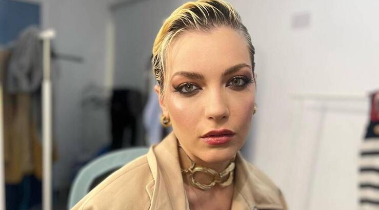 Άντρη Καραντώνη: Η Κύπρια σχεδιάστρια που επιμελήθηκε την εμφάνισή της για το ρεβεγιόν