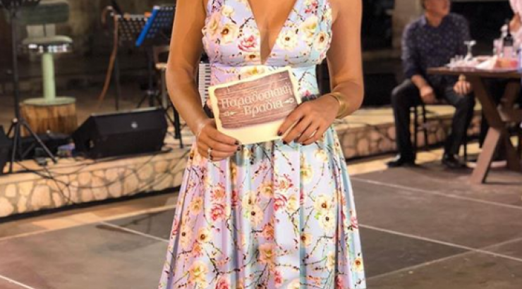 Άντρη Καραντώνη: Εντυπωσιάζει παίζοντας πιάνο! [βίντεο]