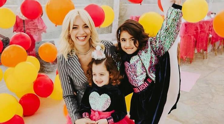 Άντρη Καραντώνη: Οι κόρες της έφτιαξαν κάρτες για τον Άγιο Βαλεντίνο για τις φίλες τους 