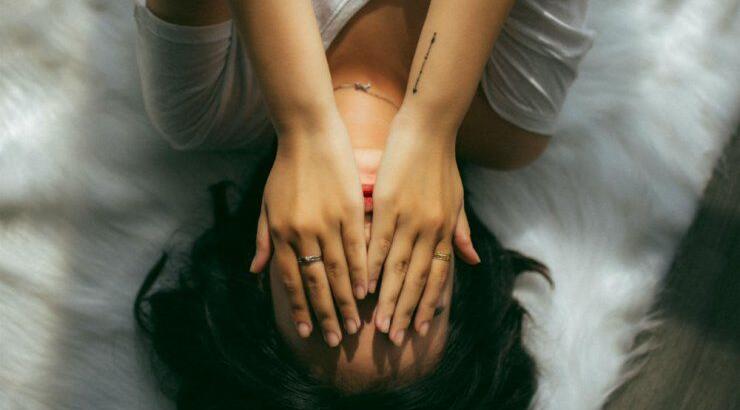 3 απλά tricks για να κατευνάσετε το άγχος από τις δυσάρεστες ειδήσεις