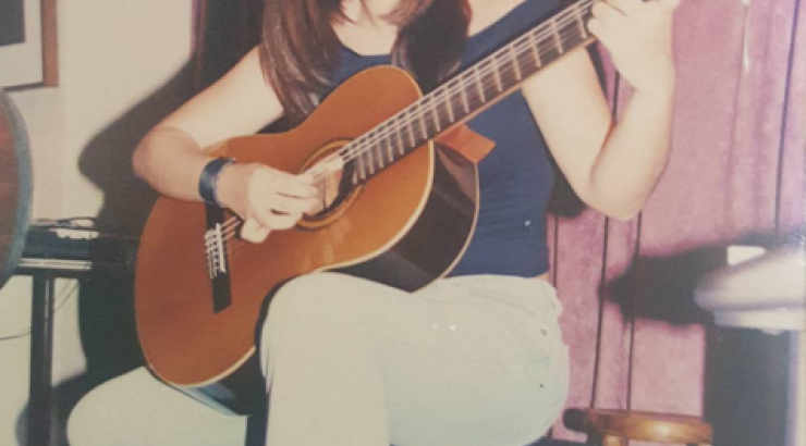 Ποια Ελληνίδα τραγουδίστρια είναι το κοριτσάκι της φωτογραφίας!