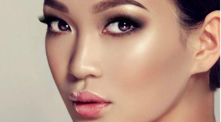 Summer Bronzer Look: 5 προϊόντα μακιγιάζ που πρέπει να εντάξετε στο καλοκαιρινό σας νεσεσέρ