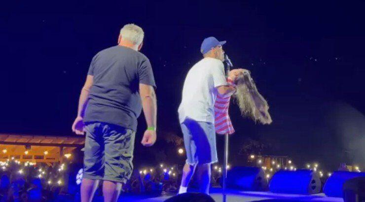 Κωνσταντίνος Αργυρός: Η μητέρα της 9χρονης με μυϊκή ατροφία συγκινεί λίγες ημέρες μετά τη συναυλία [βίντεο]