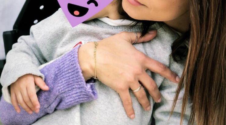 Υπέροχη! Δείτε τη μικρή Αριάδνη παρανυφάκι στο γάμο του νονού της!