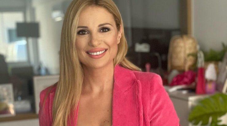 Χριστιάνα Αριστοτέλους: Με πολύ κοντό καρέ μαλλί στα βραβεία Madame Figaro! [εικόνα]