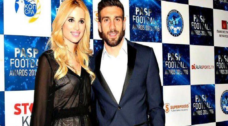 Χριστιάνα Αριστοτέλους - Γιώργος Εφραίμ: Μαζί με την Μελίνα τους στόλισαν το χριστουγεννιάτικο τους δέντρο στο σαλόνι του σπιτιού της