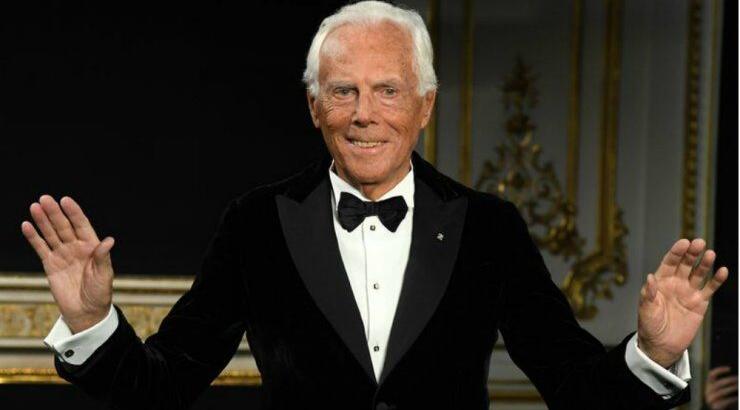 Ο οίκος Armani μας δείχνει εικόνες από το εργοστάσιο του που κατασκευάζει ιατρικές στολές