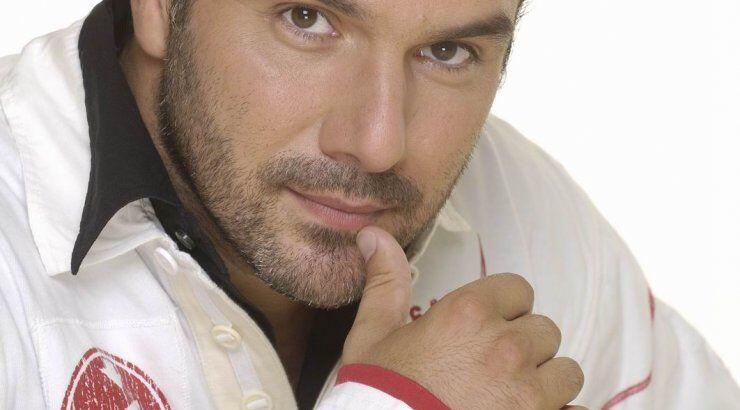 Ιερέας στο Άγιο ΄Όρος είπε στον Αρναούτογλου: "Σας παρακαλώ πάρα πολύ, ντυθείτε γιατί με κολάζεται"!