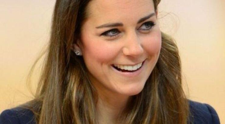Η μπλούζα της Kate Middleton «σηκώθηκε» και εμείς μείναμε με το στόμα ανοιχτό