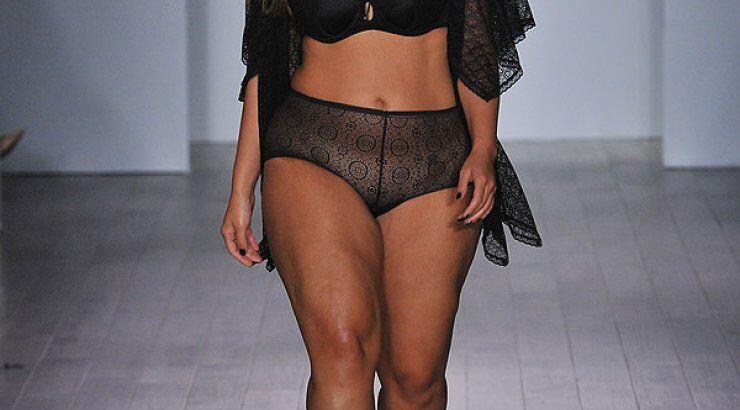 Ashley Graham: Το δυναμικό μήνυμα του supermodel για όσους επικρίνουν μια γυναίκα για τα κιλά της