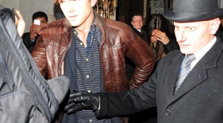 Ashton Kutcher - Mila Kunis: έξαλλοι με τους παπαράτσι