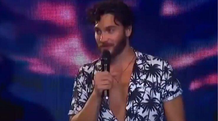 Γιώργος Ασημακόπουλος: Η ερμηνεία του στο πάρτι της ένωσης που "γκρέμισε" το twitter [βίντεο]