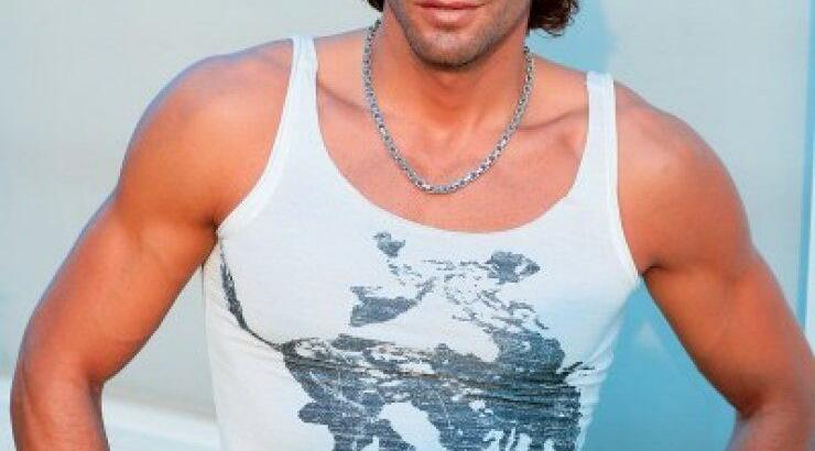 O Γιάννης Σπαλιάρας ολόγυμνος [εικόνες]