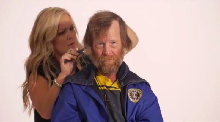 Η συγκλονιστική μεταμόρφωση ενός άστεγου…σε γοητευτικό άντρα [βίντεο]