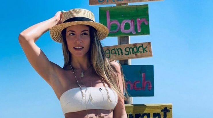 Ποια Κύπρια κάνει διακοπές μαζί με την Αθηνά Οικονομάκου στη Σαντορίνη 