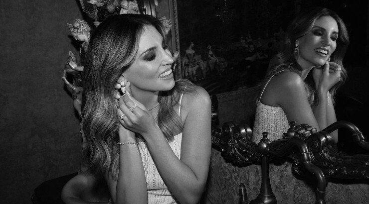 Η Αθηνά Οικονομάκου μας έδειξε όλες τις γωνιές του σαλονιού της και είναι earthy chic! [εικόνες]