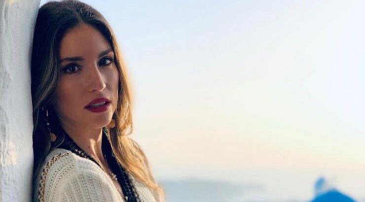 Δεν φαντάζεσαι πόσο κοστίζει η καινούργια Chanel τσάντα της Αθηνάς Οικονομάκου!