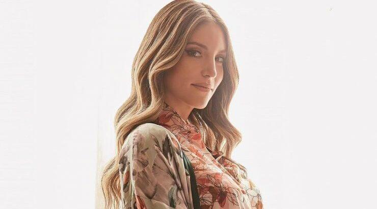 Επώνυμος Κύπριος χαϊδεύει τη φουσκωμένη κοιλίτσα της Αθηνάς Οικονομάκου και "λιώνει" το instagram!