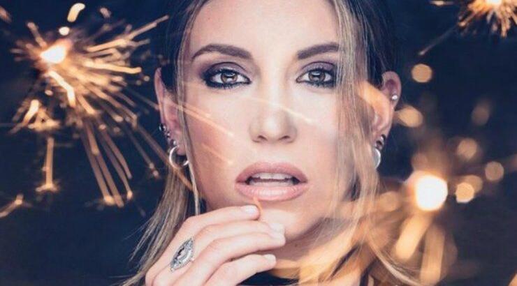 Αθηνά Οικονομάκου: Παιχνίδια με τον μικρό Μάξιμο στο σαλόνι του σπιτιού τους! [βίντεο]