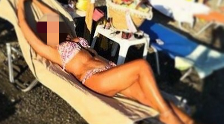 Επώνυμη Ελληνίδα εντυπωσιάζει με μαγιό στα 61 της!