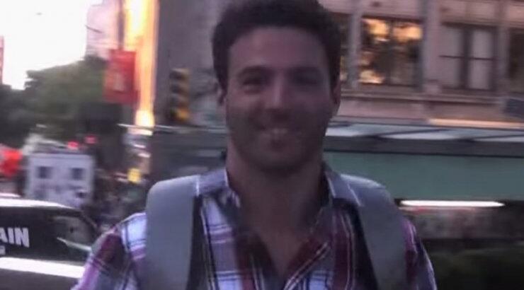 Τι κοιτάνε οι γυναίκες πρώτο σε έναν άντρα; [βίντεο]