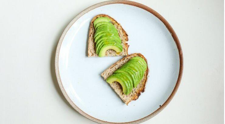 Αυτοί οι πέντε λόγοι θα σε κάνουν να βάλεις σήμερα κιόλας το αβοκάντο στη διατροφή σου