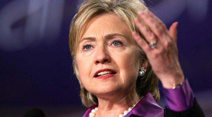 Σκάνδαλο: Η φωτογραφία που δείχνει την Hillary Clinton να ερωτοτροπεί με άλλη γυναίκα