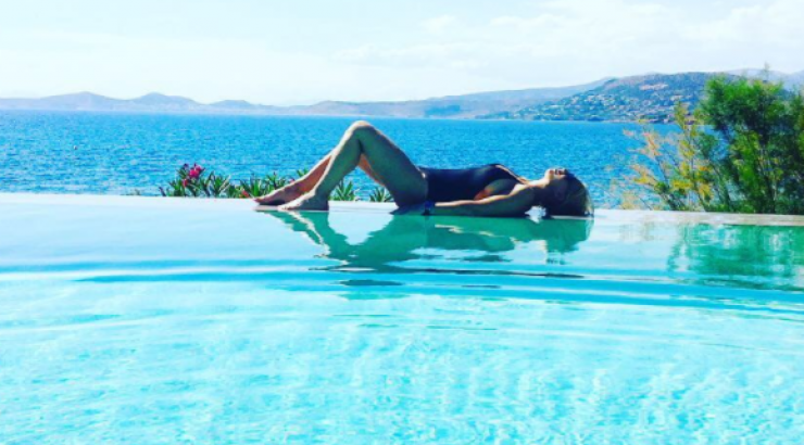 Πασίγνωστη Ελληνίδα παρουσιάστρια μαζί με τον πρώην σύζυγό της μετά τον χωρισμό!