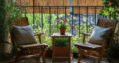 Ένα cozy μπαλκόνι για χαλαρές στιγμές χωρίς πολύ κόπο