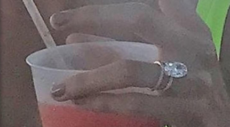 Η πιο απρόσμενη πρόταση γάμου στη showbiz! [εικόνες]