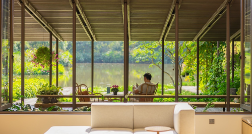 Αυτό το σπίτι στην Μπανγκόκ σχεδιάστηκε για τρεις γενιές