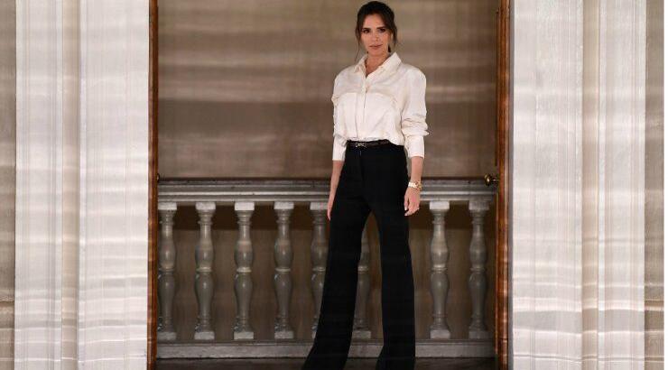 H Victoria Beckham σπάει τους κανόνες με μια άκρως θηλυκή συλλογή