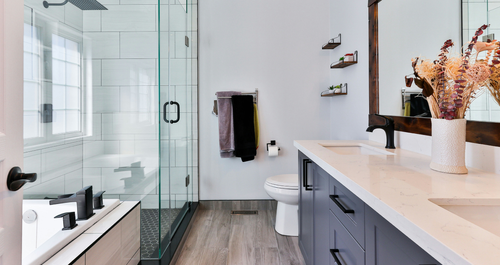 4 παραμελημένα σημεία στο μπάνιο σας που ξεχνάτε να ξεκαθαρίσετε