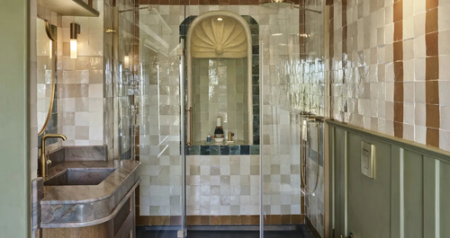 Όταν τα πλακάκια «πνίγουν» τον χώρο: Πώς να αποφύγεις την υπερβολή στο μπάνιο