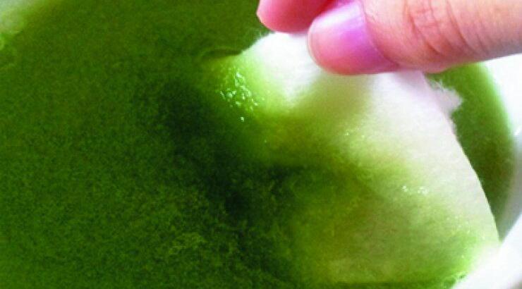 Φτιάξτε μόνες στο σπίτι μάσκα από αγγουράκι για τα μάτια [βίντεο]