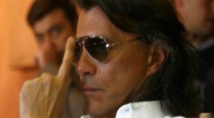 Ούτε που το φανταζόσουν: Γιατί ο Ηλίας Ψινάκης φοράει συνεχώς γυαλιά ηλίου, ακόμη και σε κλειστούς χώρους;