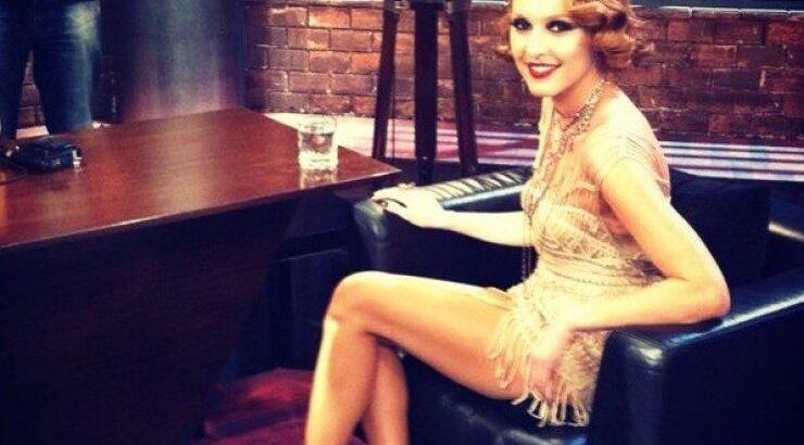 Η Τάμτα στον Κωστόπουλο σχεδόν...γυμνή