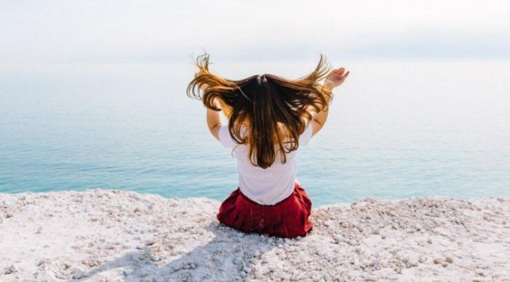 Ενδυνάμωση και φροντίδα στα μαλλιά με λάμψη που διαρκεί