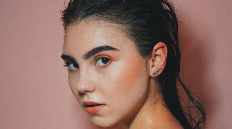 Βήμα βήμα το πιο εύκολο μακιγιάζ για καστανά μάτια