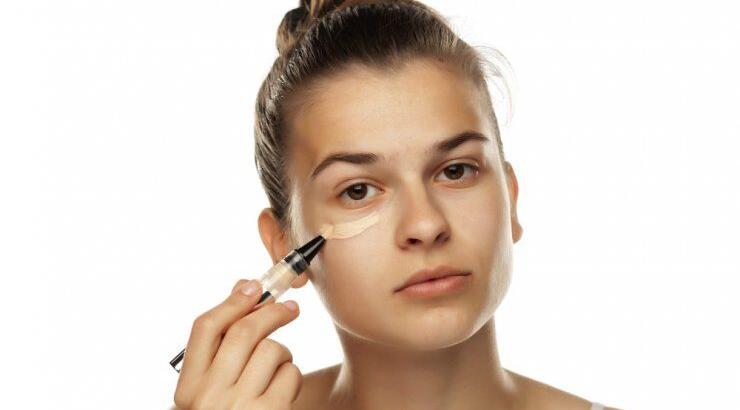 Ο σωστός τρόπος για να εφαρμόσετε το κονσίλερ σας