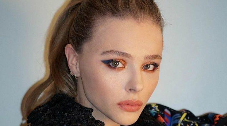 Μαλλιά: Πώς να φτιάξουμε εύκολα αλογοουρά και να δείχνει μακριά