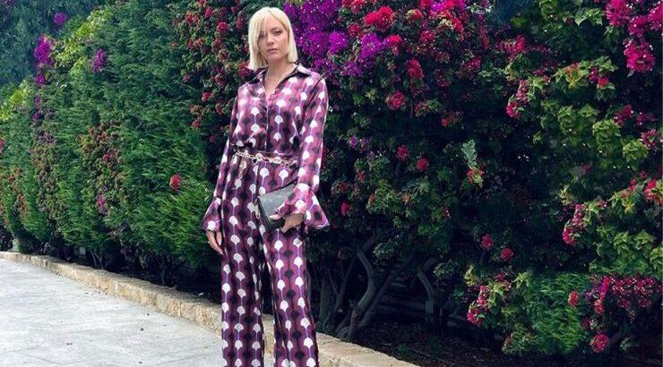 Dark grey: H Άντρη Καραντώνη έκανε την απόχρωση που θα βλέπεις σε όλα τα μανικιούρ του χειμώνα