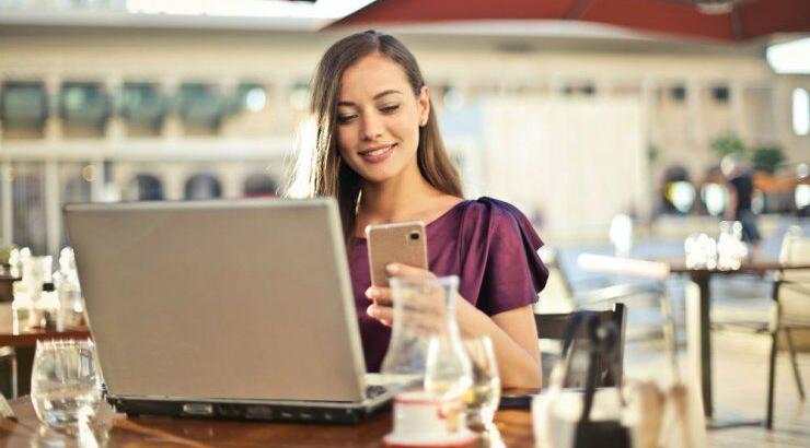 Το ιδανικότερο μακιγιάζ και hair styling για τα διαδικτυακά meetings