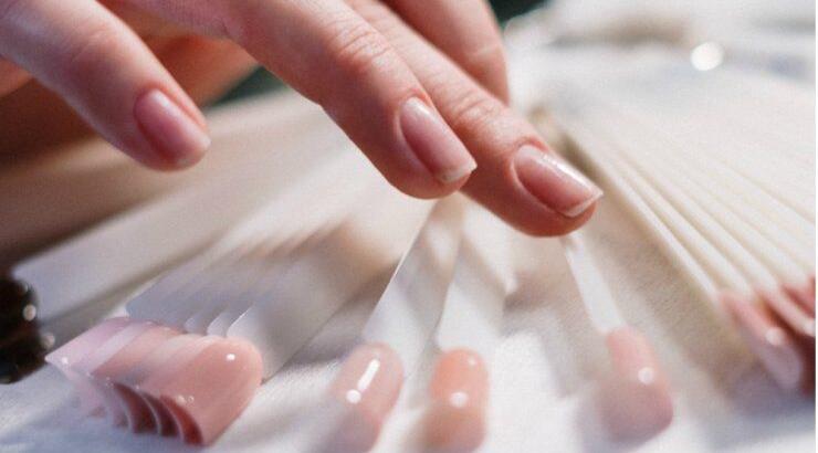 Μανικιούρ το φθινόπωρο! Αυτά είναι τα τέσσερα αγαπημένα μας χρώματα