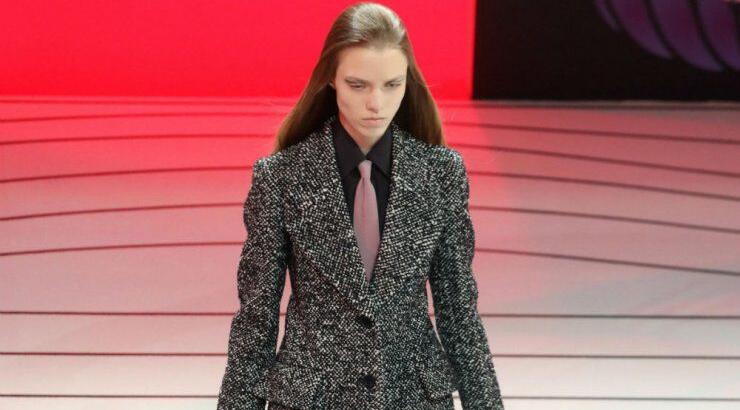 Τέσσερις τρόποι για να "κρύψεις" τη ρίζα στα μαλλιά σου