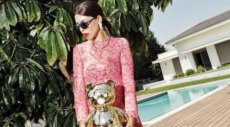 Λατρέψαμε το σχήμα και το φθινοπωρινό χρώμα στο μανικιούρ της Άντριας Αλετράρη