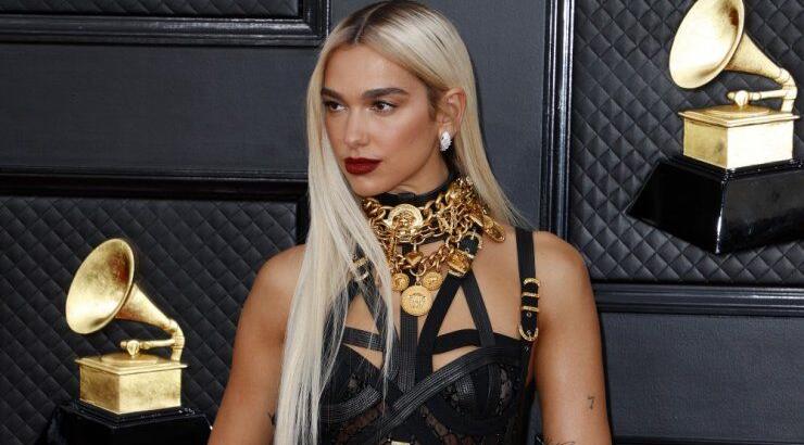 Dua Lipa: Το νέο hair look και το εντυπωσιακό μακιγιάζ στα Grammy Awards